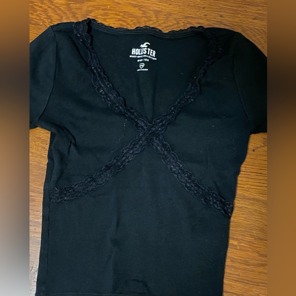 Hollister top
